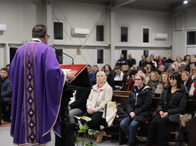 /Slike/A/2025/12-2025/Održana adventska duhovna obnova za vjeroučiteljeice i odgojiteljice u vjeri  (18).jpg