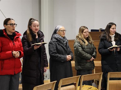 /Slike/A/2025/12-2025/Održana adventska duhovna obnova za vjeroučiteljeice i odgojiteljice u vjeri  (21).jpg