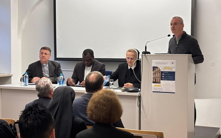 Utjecaj digitalnih sadržaja na religiozni identitet pojedinca i zajednice