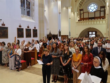 /Slike/A/2026/Podjela mandata/260829 Podjela kanonskih mandata vjeroučiteljima (27).JPG